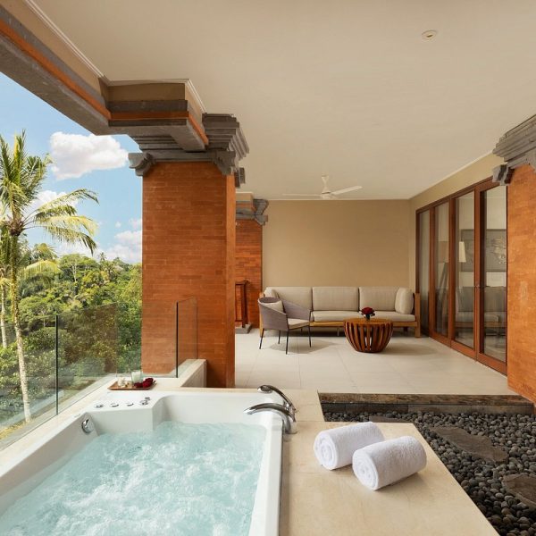 one-bedroom-suite-jacuzzi